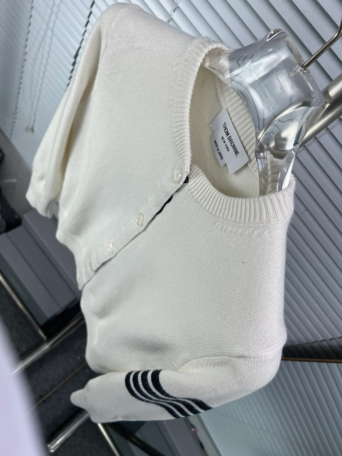 THOM BROWNE🇳🇱 ， ；Classic ， ； ， ； ， Quality ； ， - ** ：** - ** ：** - ** : **Navy Blue Gray White - **Sizes: **0.1.2.（S.M.L）